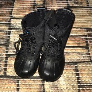 Native brand size 6 toddler rain boots with zipper